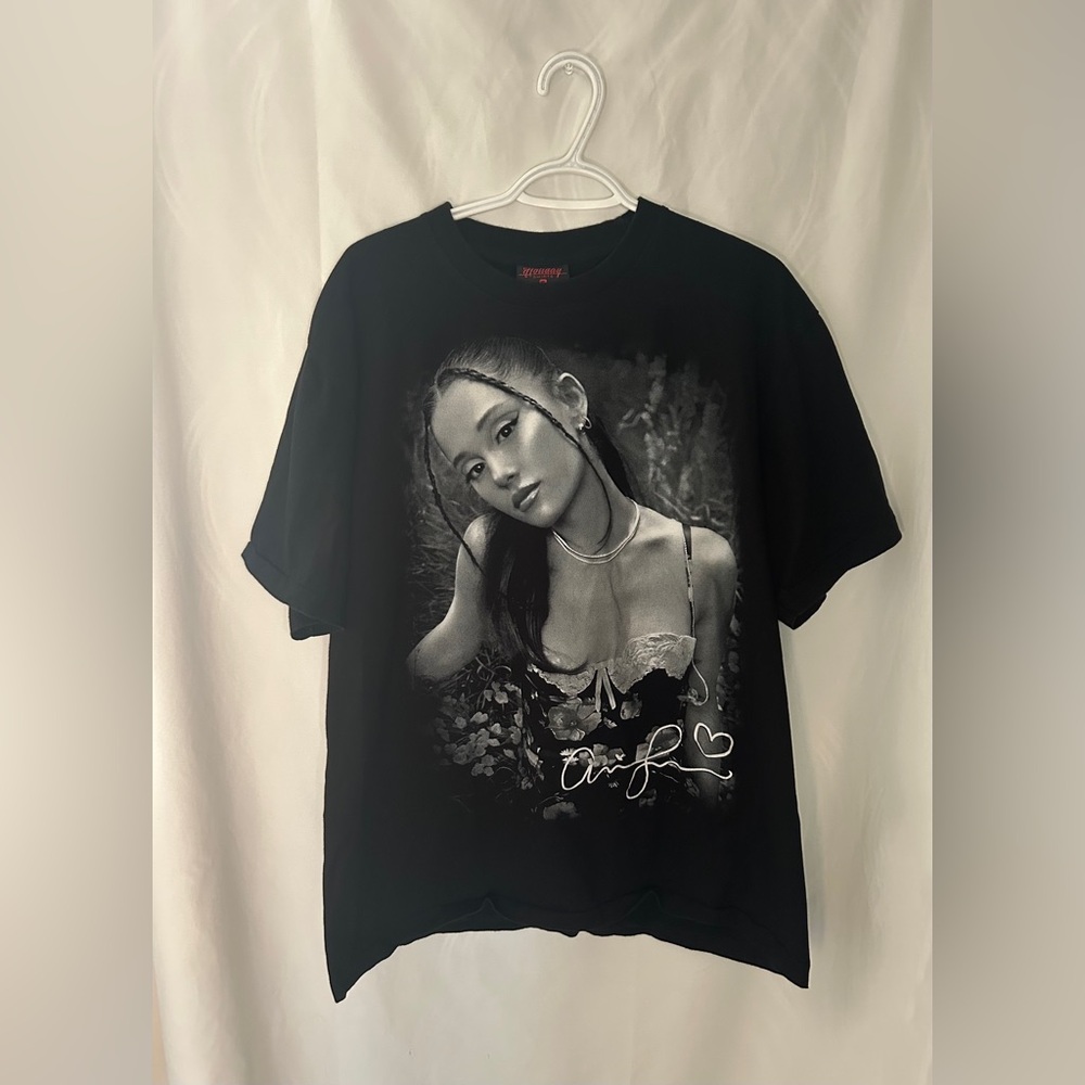 Ariana Grande Men’s T-Shirt